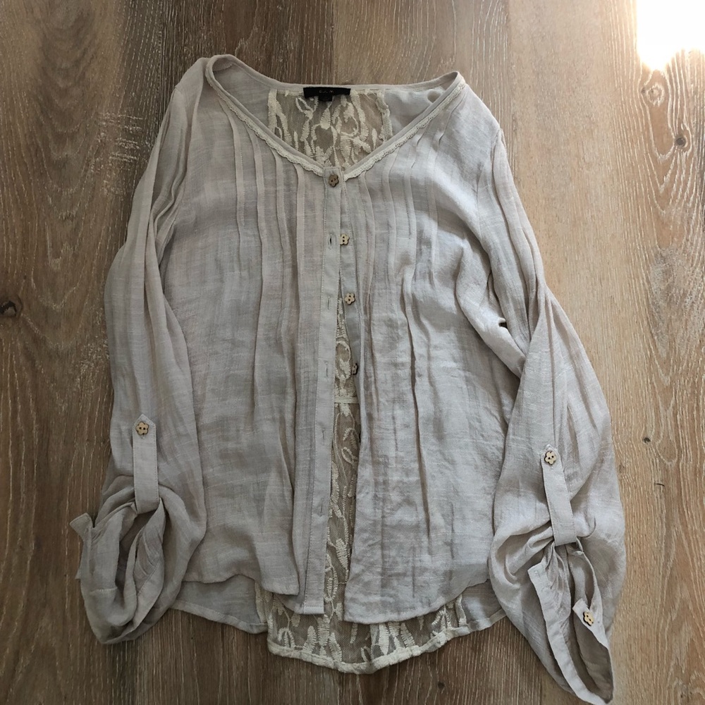 E M Medium Lace Top